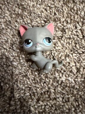 Authentic Littlest Pet Shop LPS #74 Gray Carthusian Cat Pink Magnet Blue Eyes